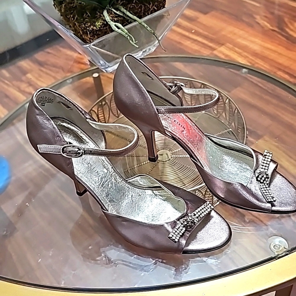 AK ANNE KLEIN LILLIA‎ BRUSH SILVER OPEN TOES LEATHER SIZE 7M